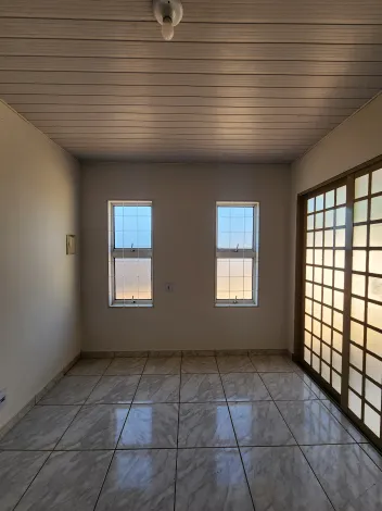 Alugar Casa / Padr&atilde;o em S&atilde;o Jos&eacute; do Rio Preto R$ 800,00 - Foto 3