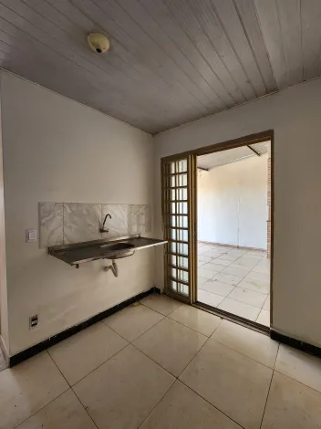 Alugar Casa / Padr&atilde;o em S&atilde;o Jos&eacute; do Rio Preto R$ 800,00 - Foto 4