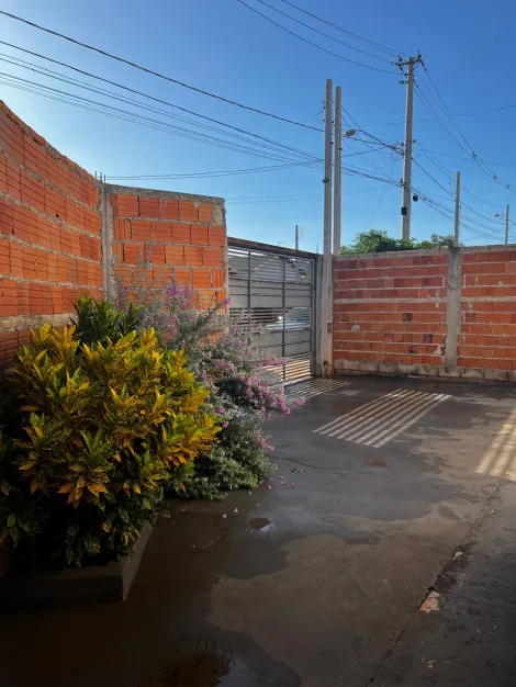 Alugar Casa / Padr&atilde;o em Bady Bassitt. apenas R$ 900,00