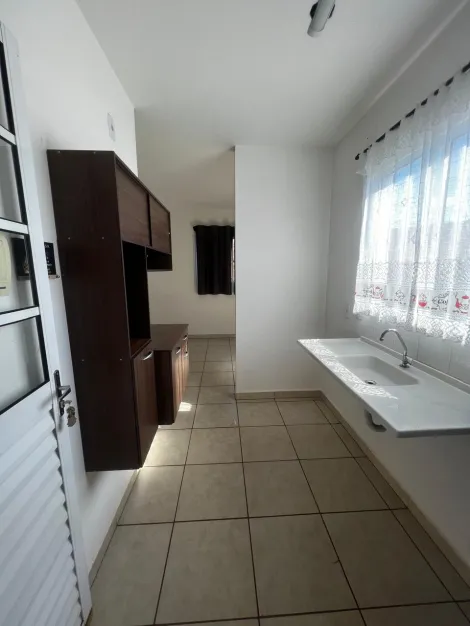 Alugar Casa / Padr&atilde;o em Bady Bassitt R$ 900,00 - Foto 2