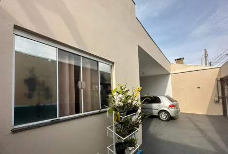Alugar Casa / Padr&atilde;o em Mirassol. apenas R$ 295.000,00