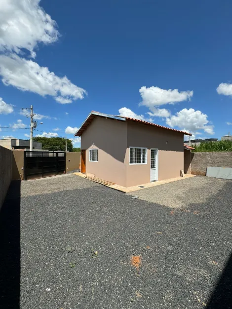 Alugar Casa / Padr&atilde;o em Bady Bassitt. apenas R$ 900,00