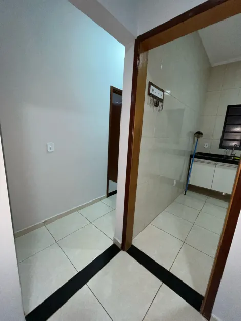 Alugar Casa / Padr&atilde;o em S&atilde;o Jos&eacute; do Rio Preto R$ 1.700,00 - Foto 4