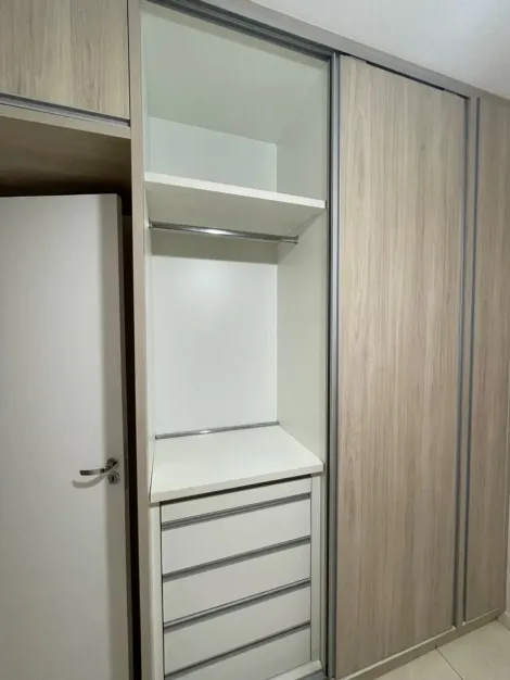 Alugar Apartamento / Padr&atilde;o em S&atilde;o Jos&eacute; do Rio Preto R$ 1.400,00 - Foto 14