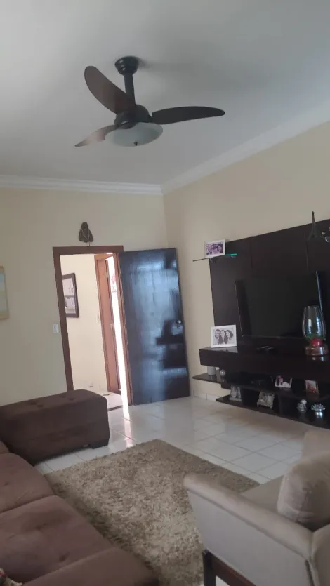 Casa / Padr&atilde;o em Votuporanga 