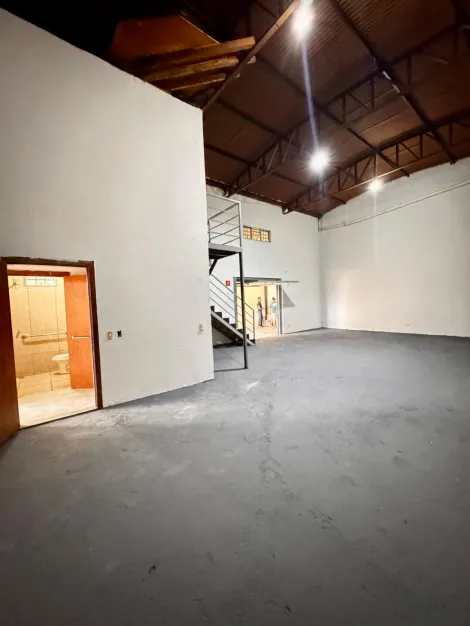Alugar Comercial / Sal&atilde;o em S&atilde;o Jos&eacute; do Rio Preto. apenas R$ 4.700,00