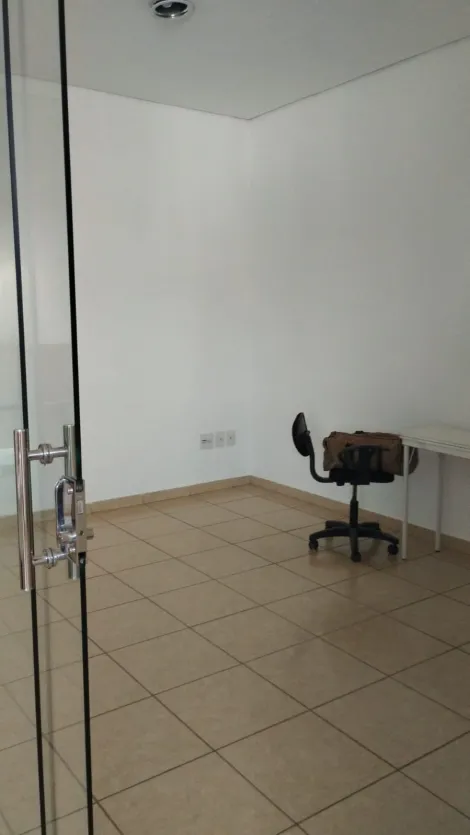 Alugar Comercial / Sala em S&atilde;o Jos&eacute; do Rio Preto R$ 2.950,00 - Foto 4