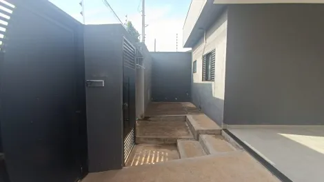 Alugar Casa / Padr&atilde;o em S&atilde;o Jos&eacute; do Rio Preto R$ 1.800,00 - Foto 3
