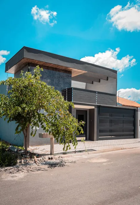 Alugar Casa / Padr&atilde;o em S&atilde;o Jos&eacute; do Rio Preto. apenas R$ 650.000,00