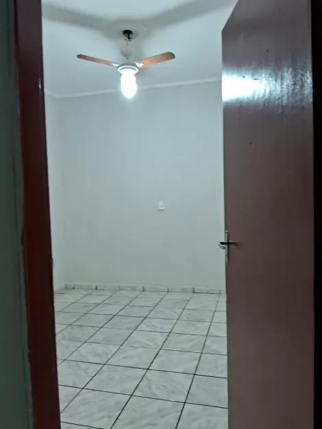 Alugar Casa / Padr&atilde;o em Guapia&ccedil;u R$ 1.100,00 - Foto 6