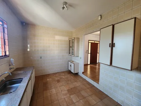 Alugar Casa / Padr&atilde;o em S&atilde;o Jos&eacute; do Rio Preto R$ 2.000,00 - Foto 4