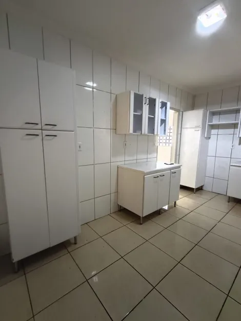 Alugar Casa / Padr&atilde;o em S&atilde;o Jos&eacute; do Rio Preto R$ 1.400,00 - Foto 14