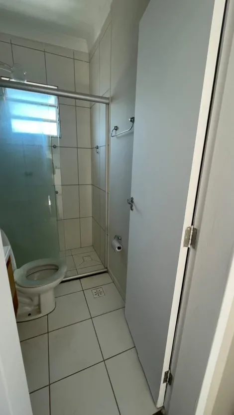 Alugar Apartamento / Padr&atilde;o em S&atilde;o Jos&eacute; do Rio Preto R$ 750,00 - Foto 18