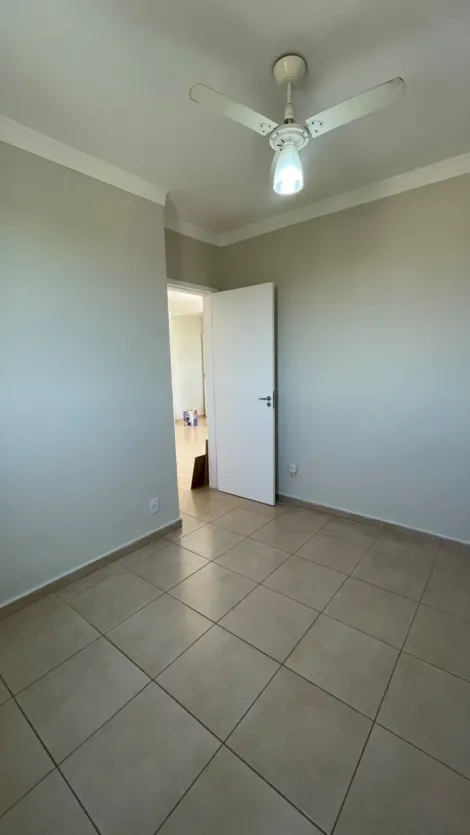 Alugar Apartamento / Padr&atilde;o em S&atilde;o Jos&eacute; do Rio Preto R$ 750,00 - Foto 12