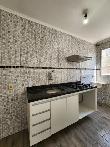 Alugar Apartamento / Padr&atilde;o em S&atilde;o Jos&eacute; do Rio Preto R$ 950,00 - Foto 3