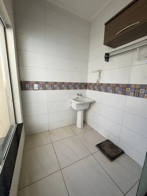 Alugar Casa / Padr&atilde;o em S&atilde;o Jos&eacute; do Rio Preto R$ 1.800,00 - Foto 4