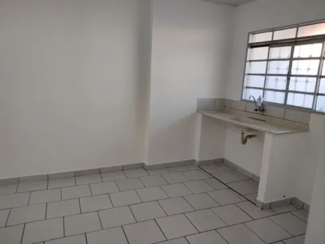 Alugar Casa / Padr&atilde;o em S&atilde;o Jos&eacute; do Rio Preto R$ 1.480,00 - Foto 13