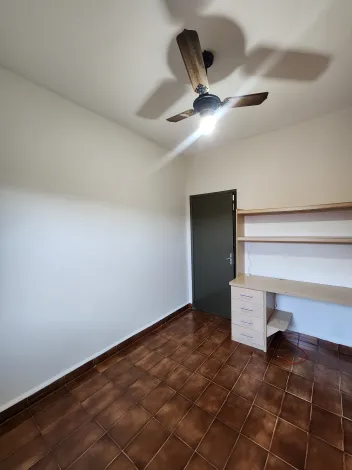 Alugar Casa / Padr&atilde;o em S&atilde;o Jos&eacute; do Rio Preto R$ 1.800,00 - Foto 12