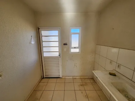 Alugar Casa / Padr&atilde;o em S&atilde;o Jos&eacute; do Rio Preto R$ 880,00 - Foto 4