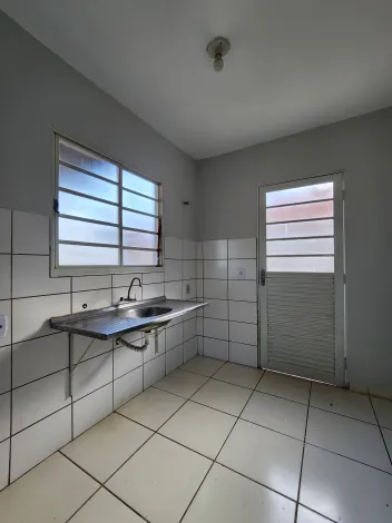 Alugar Casa / Padr&atilde;o em S&atilde;o Jos&eacute; do Rio Preto R$ 900,00 - Foto 4