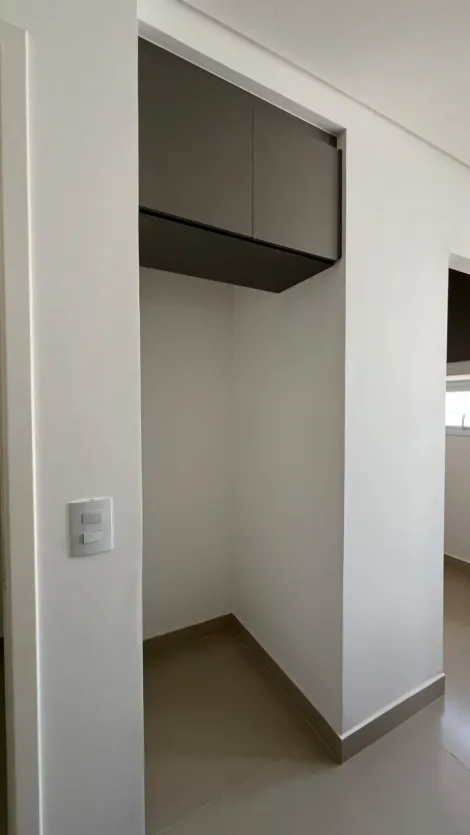 Alugar Apartamento / Padr&atilde;o em S&atilde;o Jos&eacute; do Rio Preto R$ 2.200,00 - Foto 4