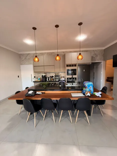 Alugar Casa / Padr&atilde;o em S&atilde;o Jos&eacute; do Rio Preto. apenas R$ 650.000,00