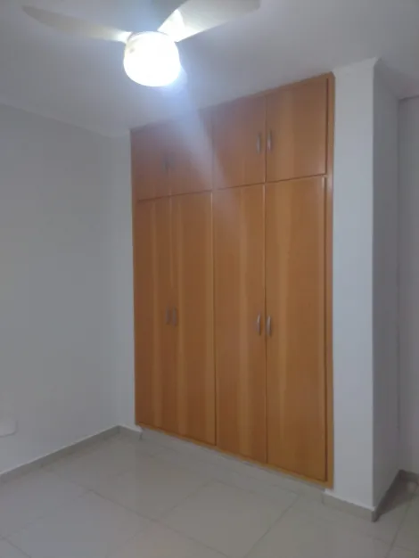 Alugar Apartamento / Padr&atilde;o em S&atilde;o Jos&eacute; do Rio Preto R$ 1.200,00 - Foto 2