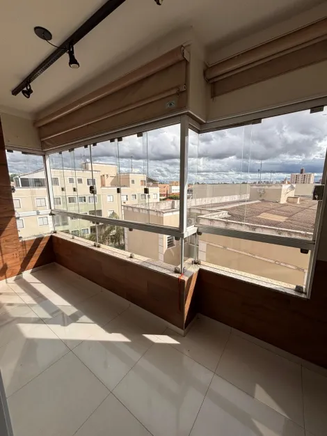 Alugar Apartamento / Padr&atilde;o em S&atilde;o Jos&eacute; do Rio Preto. apenas R$ 2.500,00