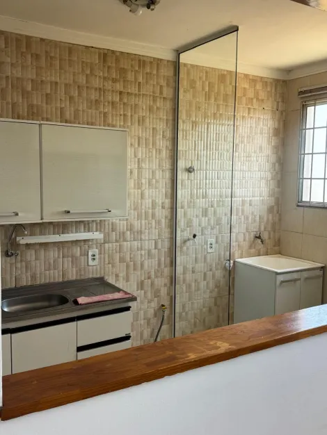 Alugar Apartamento / Padr&atilde;o em S&atilde;o Jos&eacute; do Rio Preto. apenas R$ 165.000,00