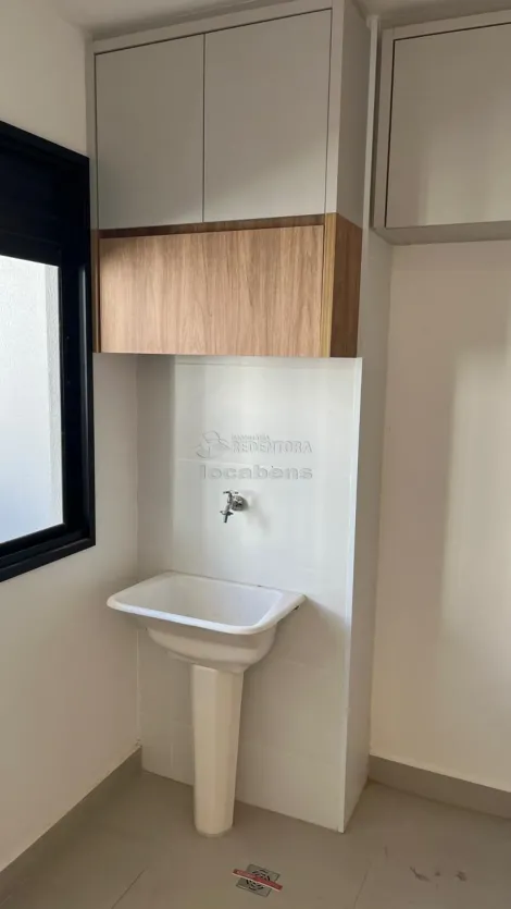 Alugar Apartamento / Padr&atilde;o em S&atilde;o Jos&eacute; do Rio Preto R$ 2.200,00 - Foto 3