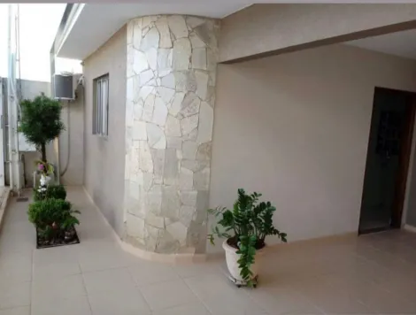 Alugar Casa / Padr&atilde;o em Mirassol. apenas R$ 260.000,00