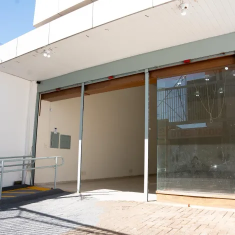Alugar Comercial / Sal&atilde;o em S&atilde;o Jos&eacute; do Rio Preto. apenas R$ 4.000,00