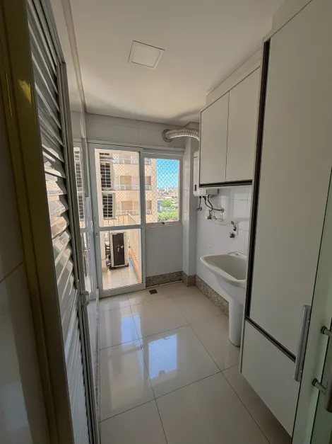 Alugar Apartamento / Padr&atilde;o em S&atilde;o Jos&eacute; do Rio Preto R$ 5.200,00 - Foto 9