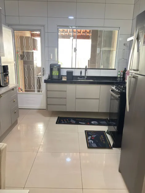 Alugar Casa / Padr&atilde;o em Mirassol. apenas R$ 355.000,00