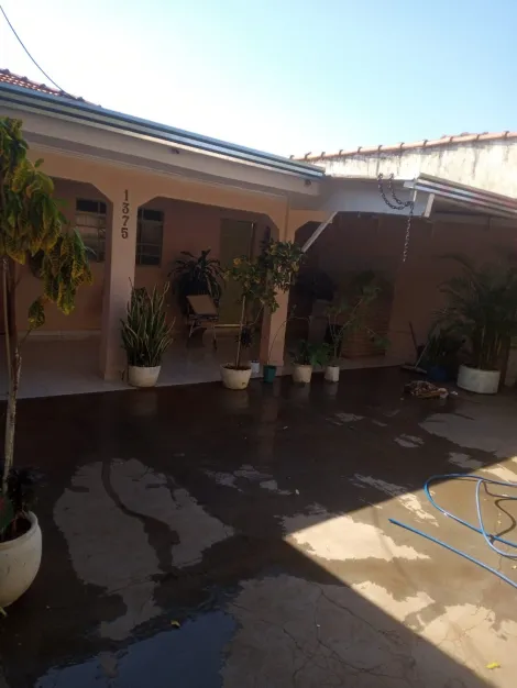 Alugar Casa / Padr&atilde;o em S&atilde;o Jos&eacute; do Rio Preto. apenas R$ 1.300,00