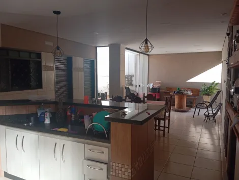 Alugar Casa / Padr&atilde;o em S&atilde;o Jos&eacute; do Rio Preto. apenas R$ 380.000,00