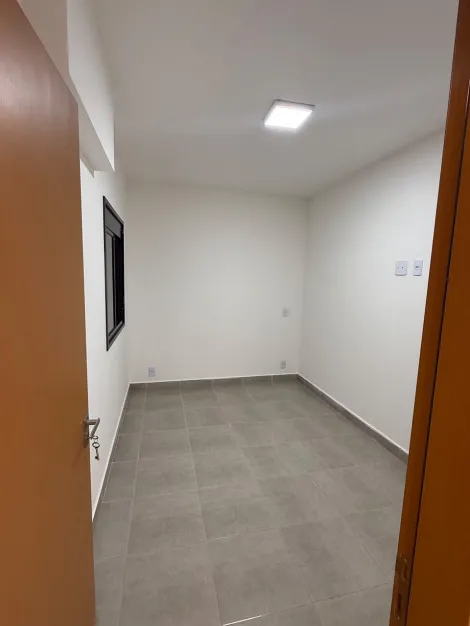 Alugar Apartamento / Padr&atilde;o em S&atilde;o Jos&eacute; do Rio Preto R$ 1.600,00 - Foto 12