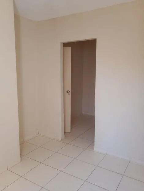 Alugar Casa / Condom&iacute;nio em S&atilde;o Jos&eacute; do Rio Preto R$ 1.500,00 - Foto 9