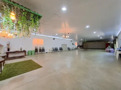 Comercial / Sal&atilde;o em Guapia&ccedil;u 