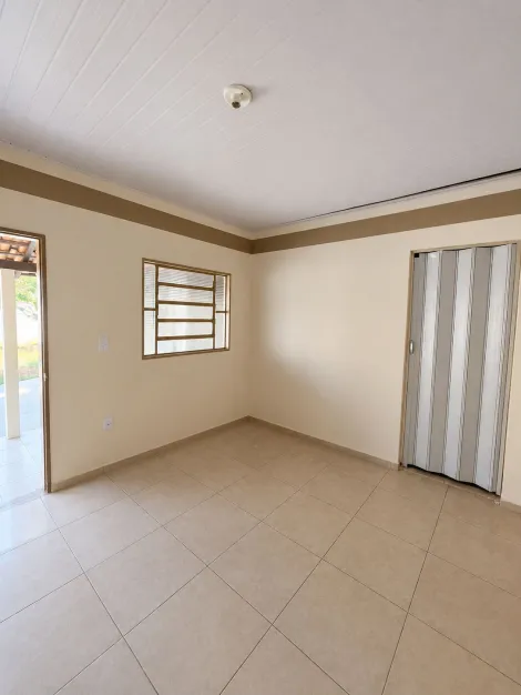 Comprar Casa / Padr&atilde;o em Mirassol R$ 160.000,00 - Foto 3
