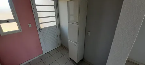 Alugar Casa / Padr&atilde;o em S&atilde;o Jos&eacute; do Rio Preto R$ 1.300,00 - Foto 3