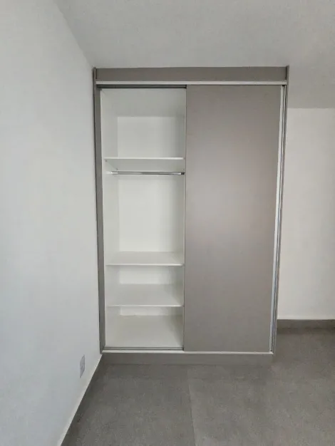 Alugar Apartamento / Padr&atilde;o em S&atilde;o Jos&eacute; do Rio Preto R$ 1.200,00 - Foto 3