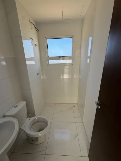 Alugar Apartamento / Padr&atilde;o em S&atilde;o Jos&eacute; do Rio Preto R$ 1.200,00 - Foto 4