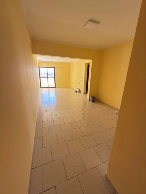 Alugar Apartamento / Padr&atilde;o em S&atilde;o Jos&eacute; do Rio Preto R$ 1.800,00 - Foto 4