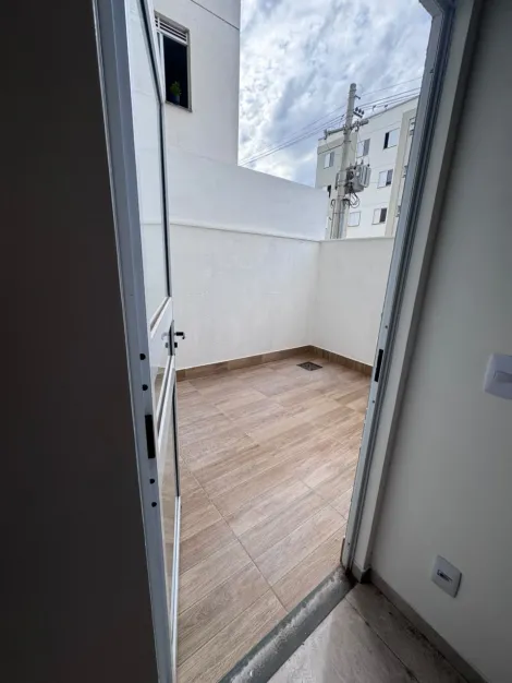 Alugar Apartamento / Padr&atilde;o em S&atilde;o Jos&eacute; do Rio Preto R$ 1.200,00 - Foto 4