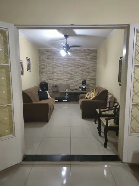 Casa / Padr&atilde;o em Uchoa 