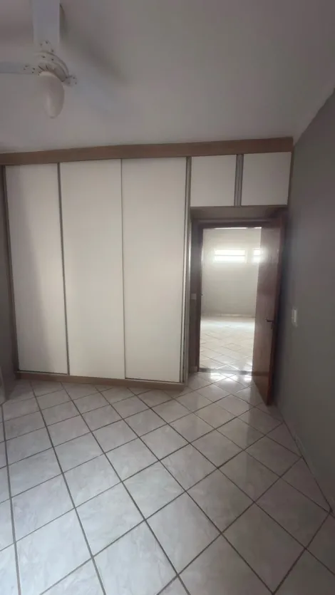 Alugar Casa / Padr&atilde;o em S&atilde;o Jos&eacute; do Rio Preto R$ 2.300,00 - Foto 13