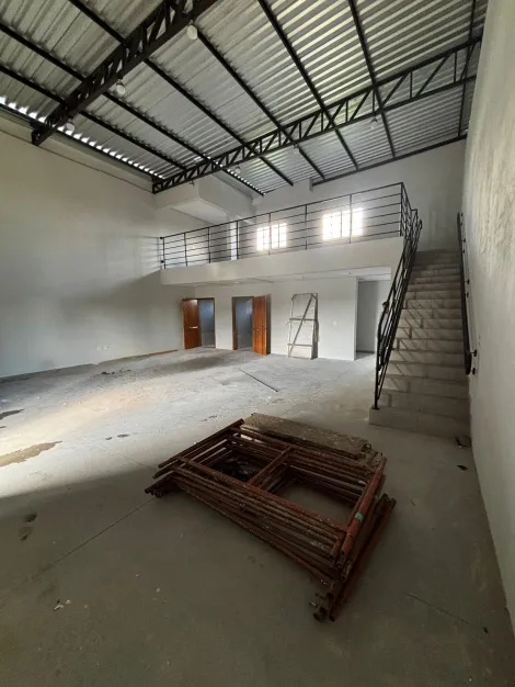Alugar Comercial / Sal&atilde;o em S&atilde;o Jos&eacute; do Rio Preto. apenas R$ 4.200,00