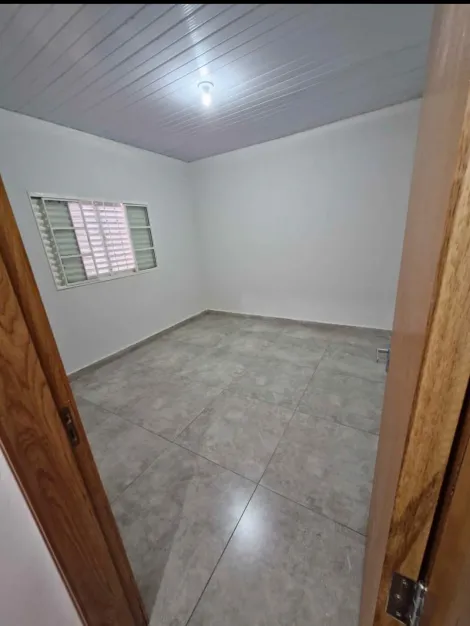 Alugar Casa / Padr&atilde;o em S&atilde;o Jos&eacute; do Rio Preto R$ 950,00 - Foto 4