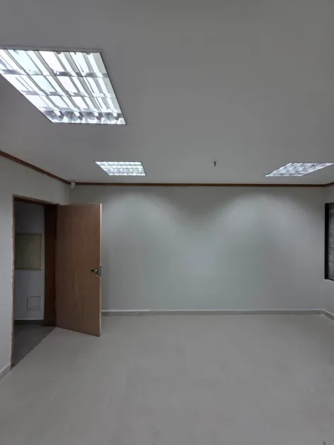 Alugar Comercial / Sala em S&atilde;o Jos&eacute; do Rio Preto R$ 1.200,00 - Foto 4